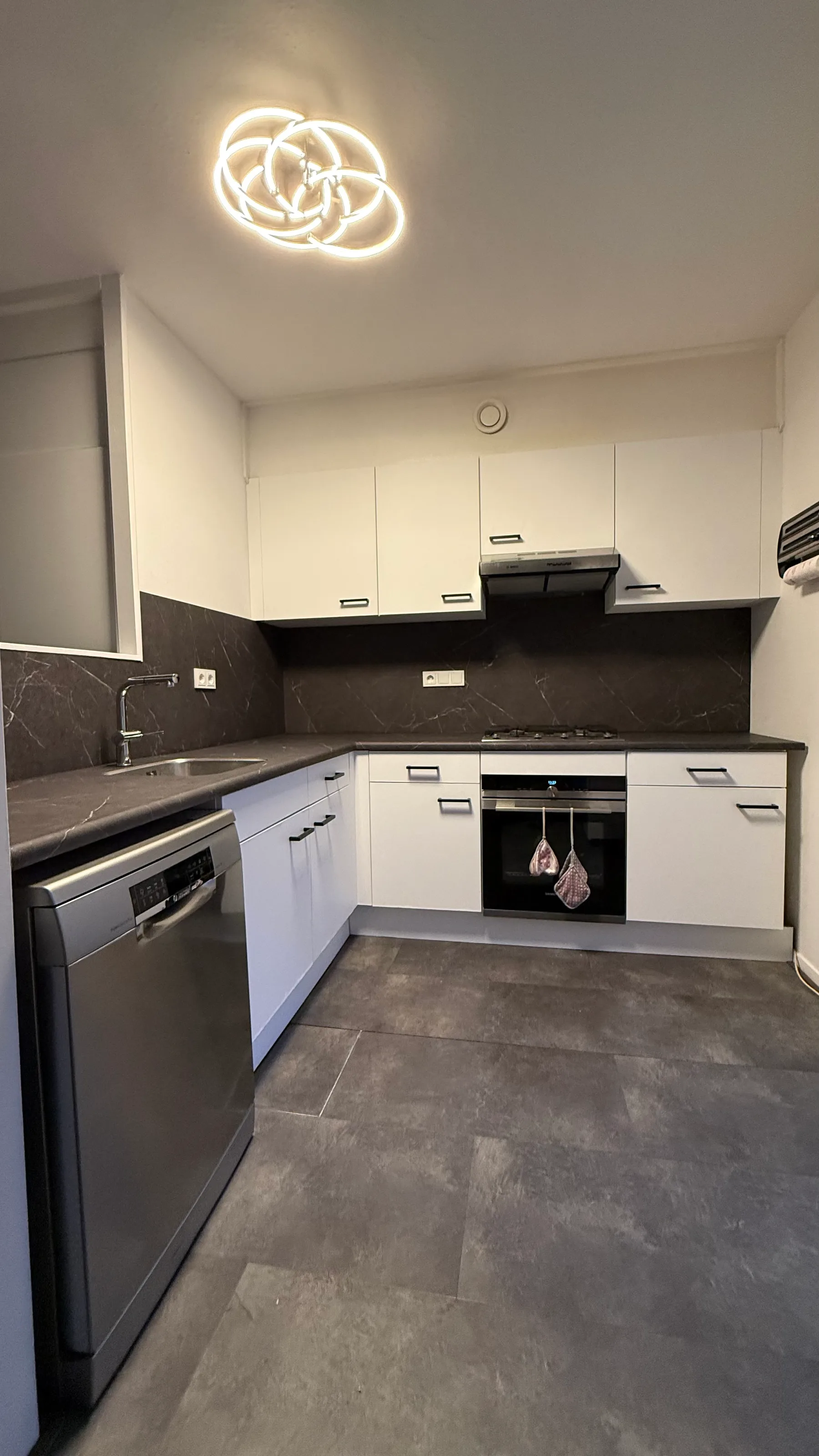 Keuken in een nieuw jasje - Wit & Grijs