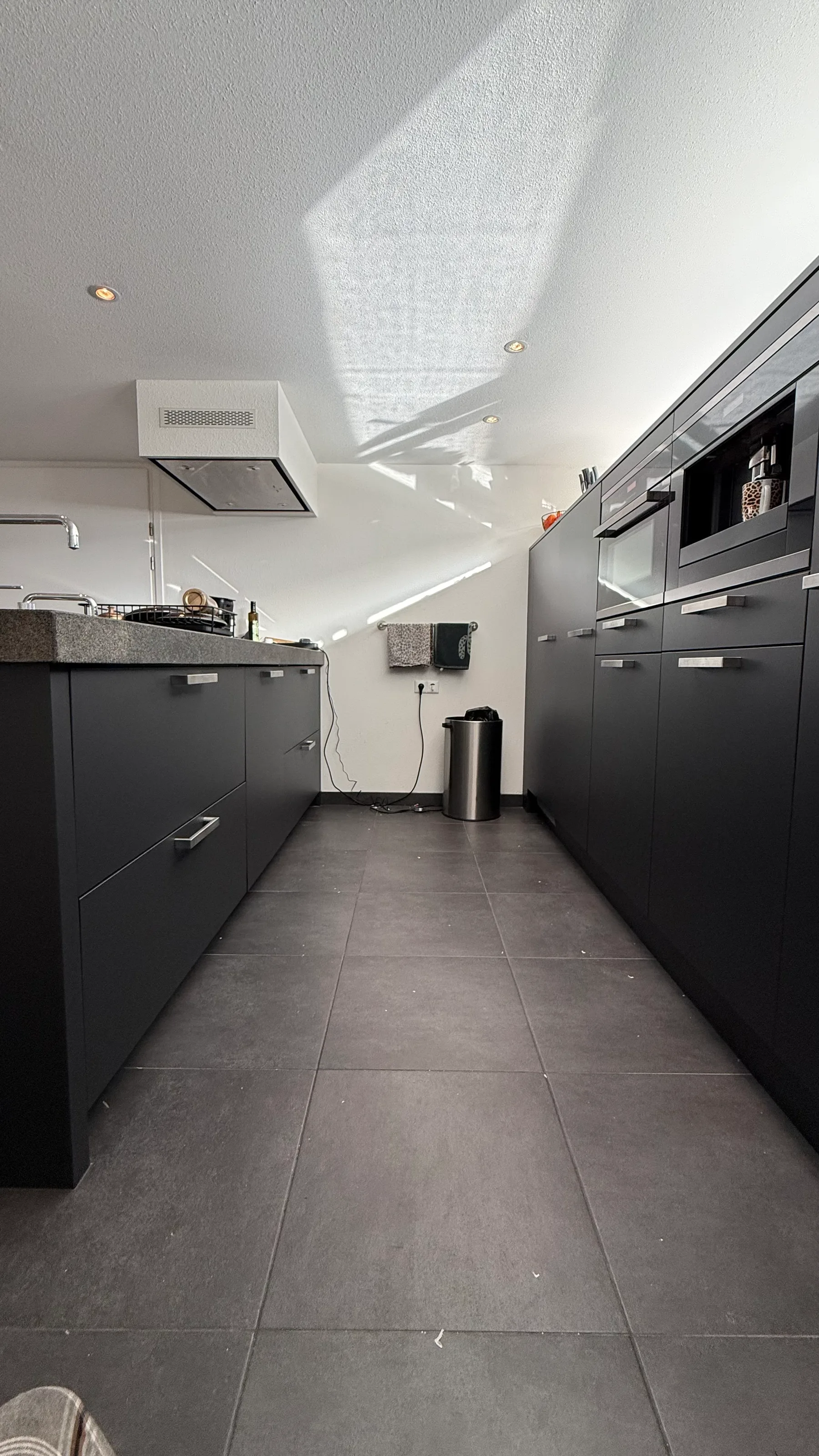 Parallel keuken - In Biddinghuizen - Van wit naar zwart