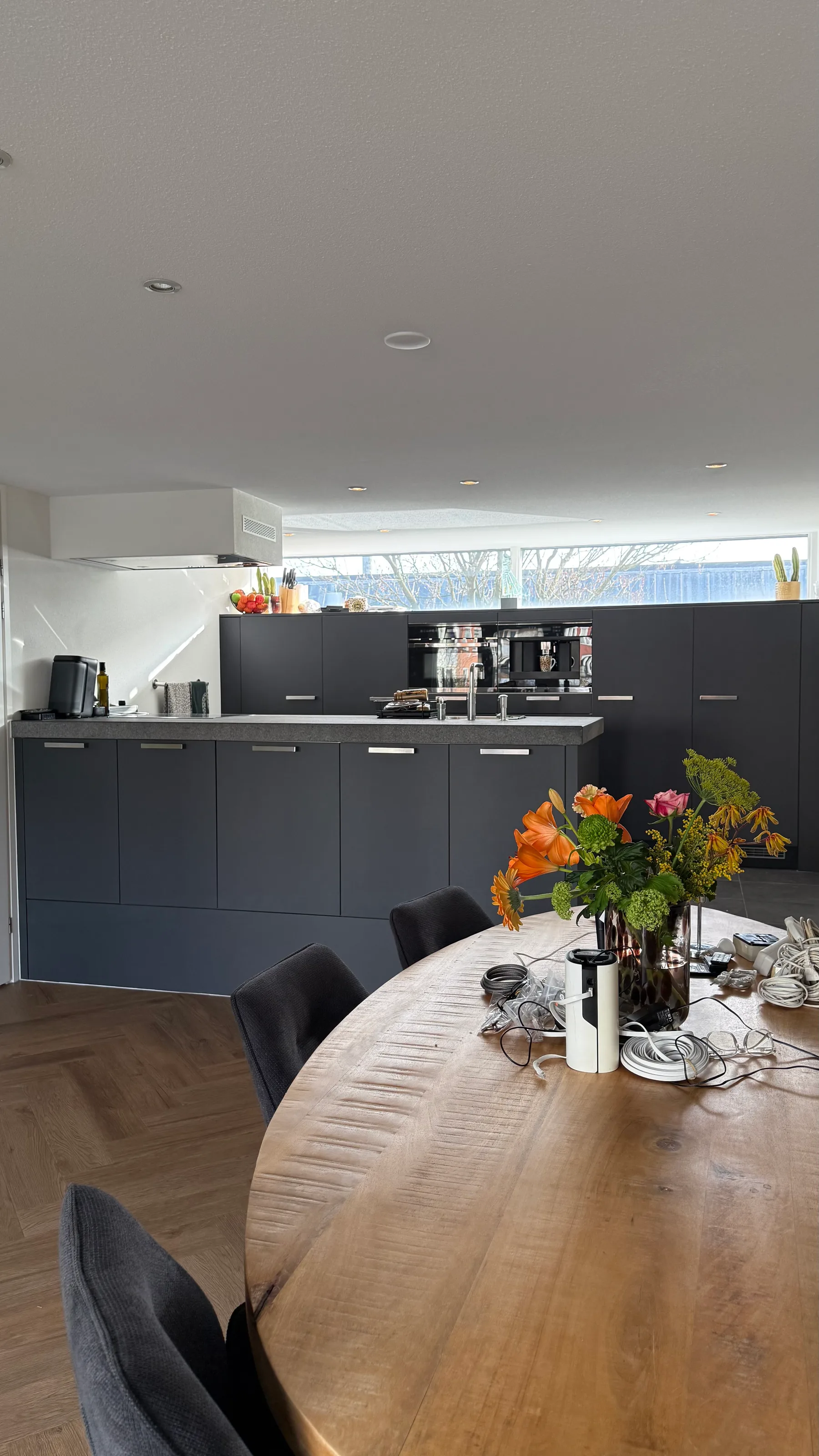 Parallel keuken - In Biddinghuizen - Van wit naar zwart
